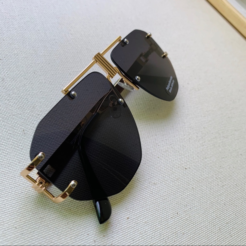 ‘Avery’ sunglasses in Noir🎱